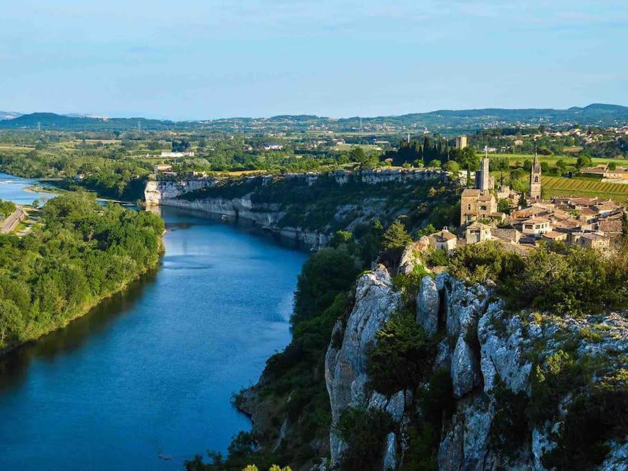 Appartement Neuf Avec Spa Saint-Martin-dʼArdèche Extérieur photo